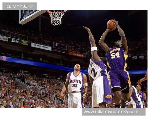 夸梅：布朗尼在主场比赛中表现得如同被车灯照射的迷茫鹿