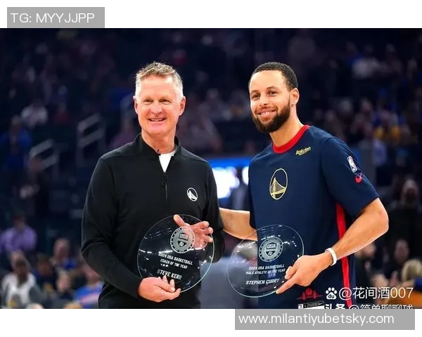 科尔盛赞库里在球队中的核心地位一切战术围绕他展开 科尔盛赞库里在球队中的核心地位一切战术围绕他展开